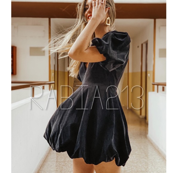 LAST 1!✨Host Pick✨ZARA VELVET MINI DRESS - Picture 2 of 6